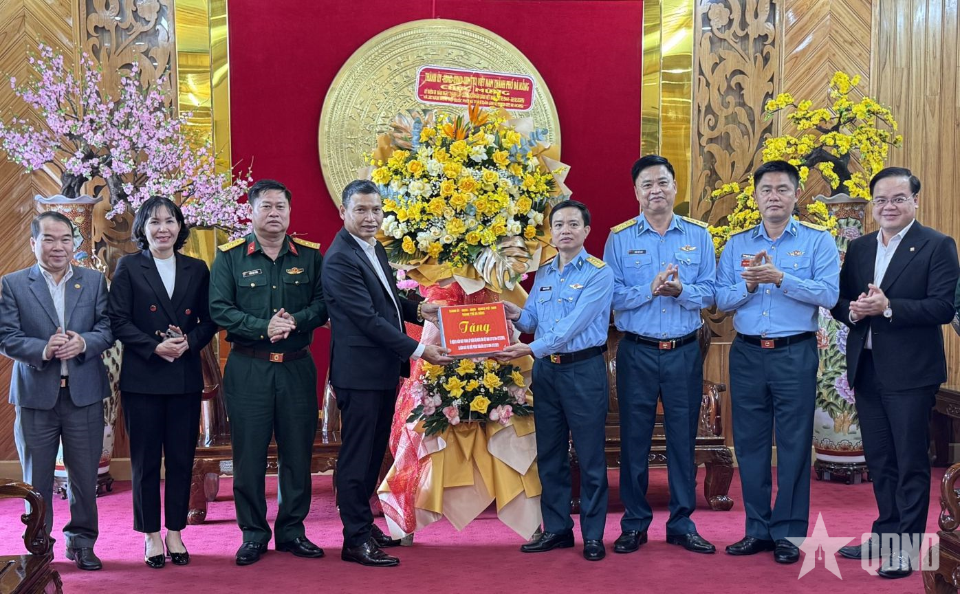 Lãnh đạo TP Đà Nẵng và các đơn vị chúc mừng Sư đoàn 375 nhân Ngày 22-12